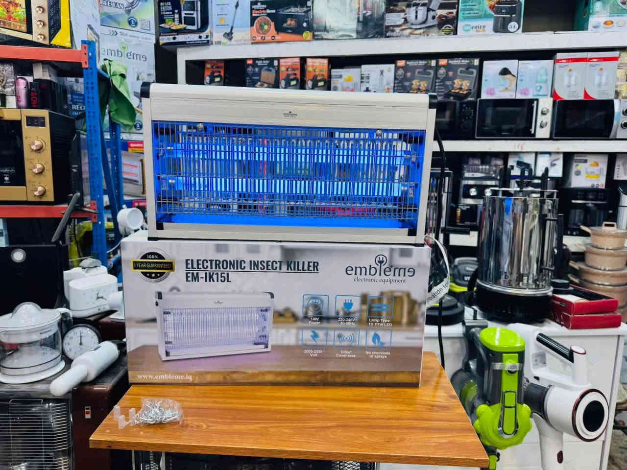 قانصه حشرات ( قاتله  ذبان )
بدي المنيوم
الحجم الكبير شمعتين
ماركه امبليوم الالمانيه 
مصيدة الحشرات تعمل بالأشعة فوق البنفسجية
غلاف مرن وآمن للاستخدام بدون مواد كيميائية
للاستخدام الداخلي والخارجي
تعمل بضوء الأشعة فوق البنفسجية
آمن بفضل الغلاف البلاستيكي المعزول المزود بشبكة واقية

توجد خدمه توصيل 
للحجز مراسله الصفحه او الاتصال
🌹مدينه ألعاب المدهش مجاور مطعم ابو صفاء تحت جسر العبور المعلق ***********🌸
