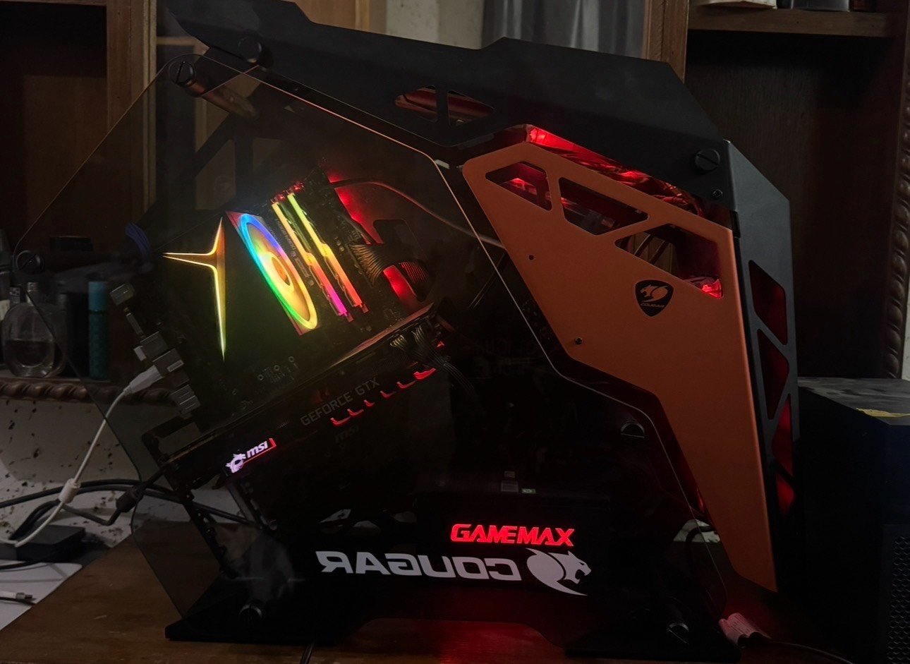 السلام عليكم سيت اب كامل للبيع

• CPU: AMD Ryzen 7 2700
 • GPU: NVIDIA GTX 1080 Ti 11GB MSI Gaming X
 • Motherboard: MSI X470 Gaming (MS-7B79)
 • RAM: 16GB (2×8GB) 3200MHz T-Force RGB
 • Cooling: مبرد هوائي GAMDIAS RGB
 • Power Supply: Gamemax 850W Gold
 • Storage:
 • SSD 160GB
 • SSD 1TB
 • HDD 500GB
 • Case: Cougar مع 4 مراوح RGB

‎🖥 الملحقات:

 • Monitor: Samsung Odyssey G3 (LS24AG320) – 24 إنش / 165Hz

 • Mouse: Attack Shark X11
 • Mouse: Logitech G502
 • Keyboard: Redragon
 • Headset: Redragon
  • ups online falcon 1kva 
والميز همين وياهن
عنواني بغداد وتوصيل موجود داخل بغداد

 كل شي وسعره خاص او واتساب 
***********
واذا تريد السيت اب كامل سعره ٩٠٠ الف
