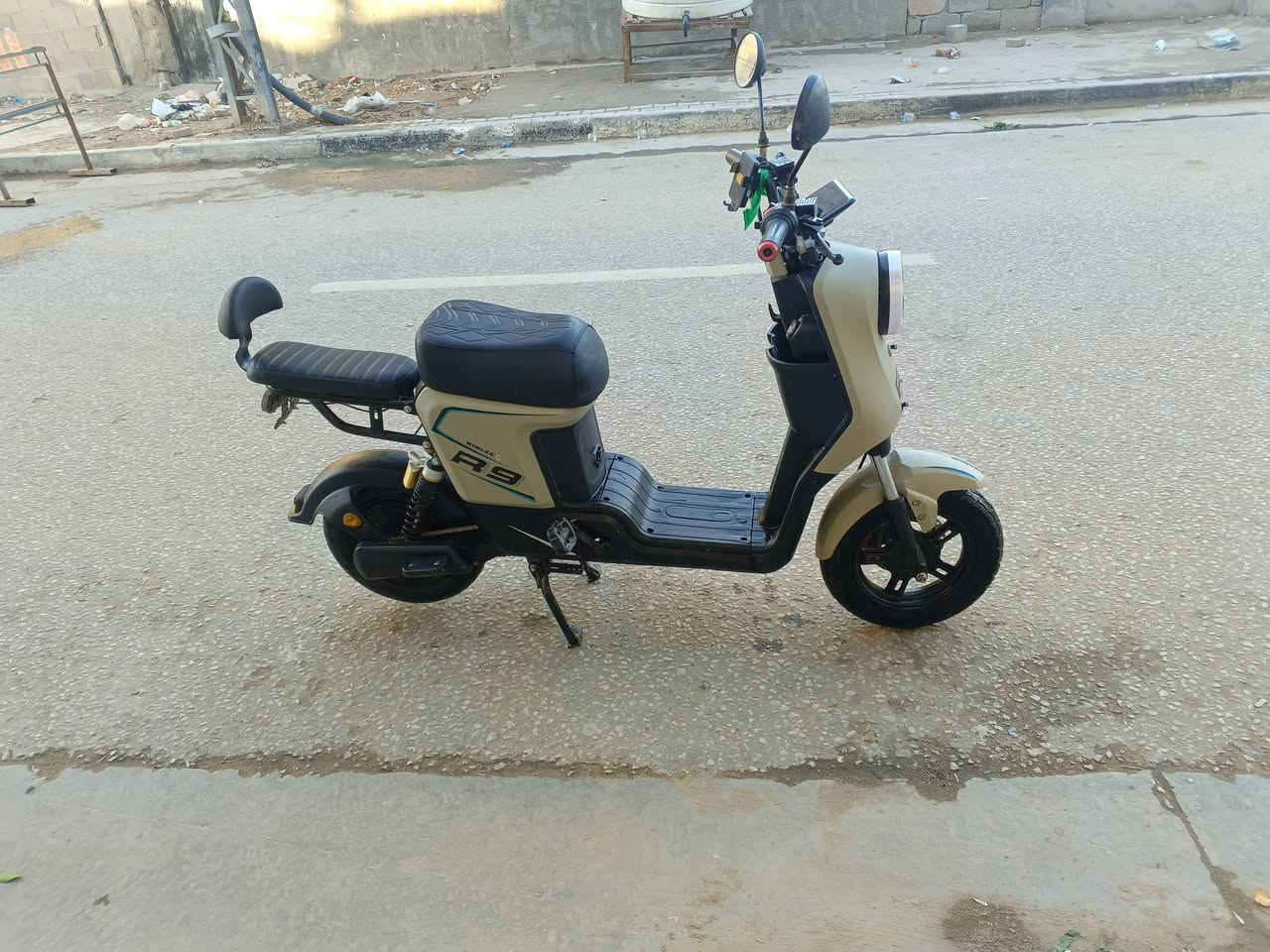 للبيعR9 أخت جديده مستخدم قليل موديل 25 تشتغل كارت وسويج وبصمه واحد على وأحد شرط الفحص سعر 350 كربلاء حي البلديه ***********
