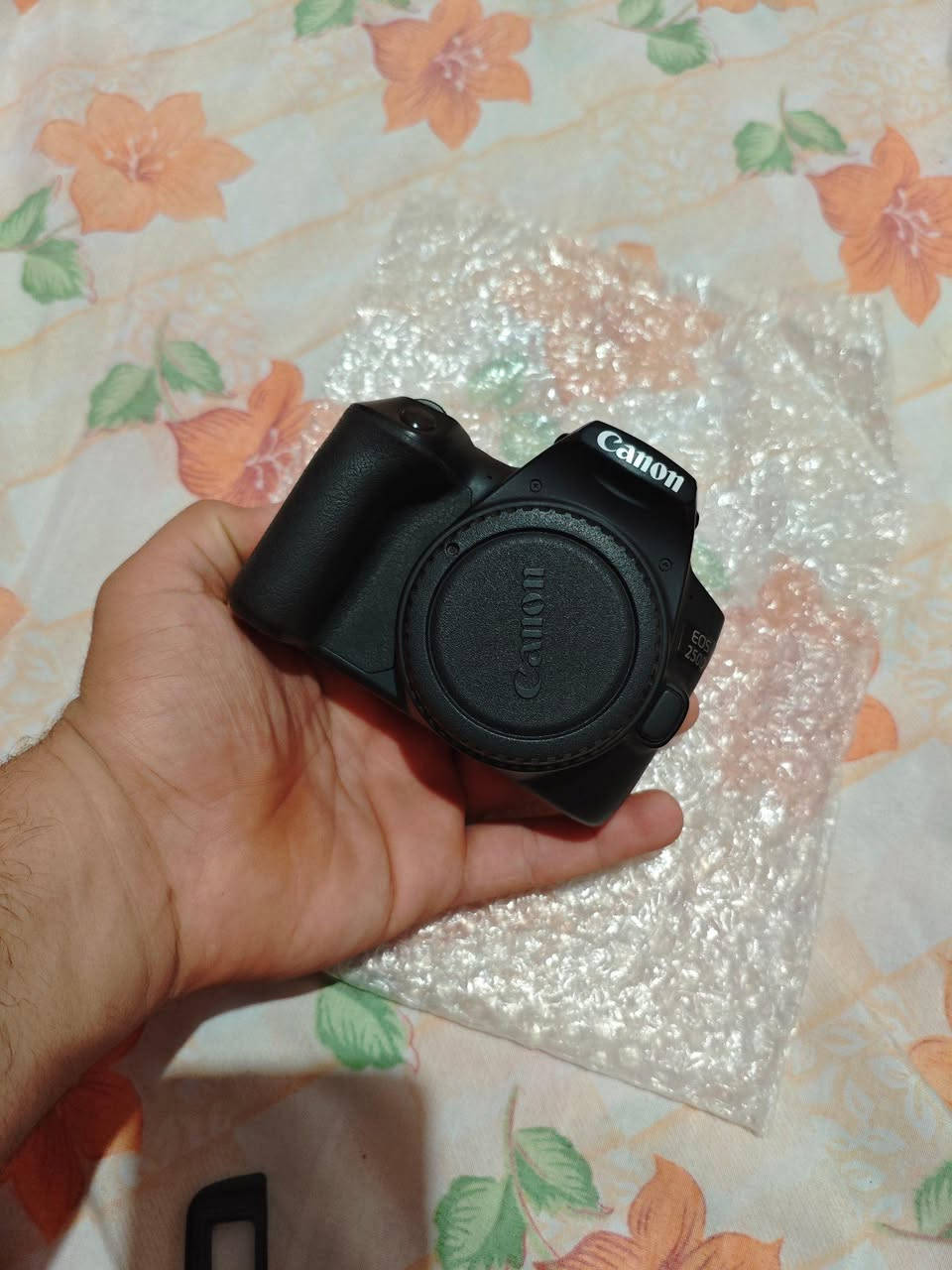 للبيع Canon 250D بحالة ممتازة.

24 ميجابكسل

تصوير 4K

شاشة متحركة تاتش

Wi-Fi وBluetooth

كاميرا خفيفة وسهلة الاستخدام

مناسبة للتصوير والفيديو وصناعة المحتوى
حالة زيرو حرفيا


**إذا كنت صاحب هذا الإعلان وتريد حذفه لأي سبب، رجاءا أرسل رسالة إلى الدعم الفني**