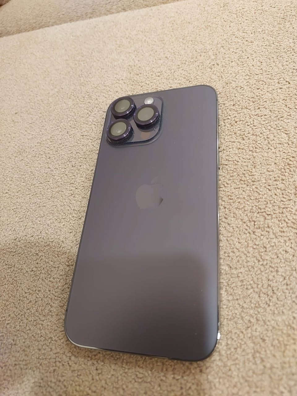 ايفون 14 برو ماكس لون بنفسجي ذاكره 256 بطارية 83 نظيف حدا وتر برو مكفول من كلشي غراضه كامله اخو الحديد استعمال بيت شخصي 
السعر 900 الف مكفول كلشي مبدل ولا امصلحه ابلادي لتواصل ***********
***********
