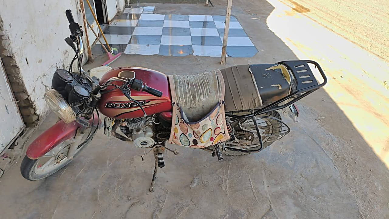 بوكسر  موديل 2016
وراق اصولية كاملة  
دراجة كاملة مكمله 
السعر : 600 او مروس ستوته
مكاني /طويريج 
الرقم: ***********بي واساب
