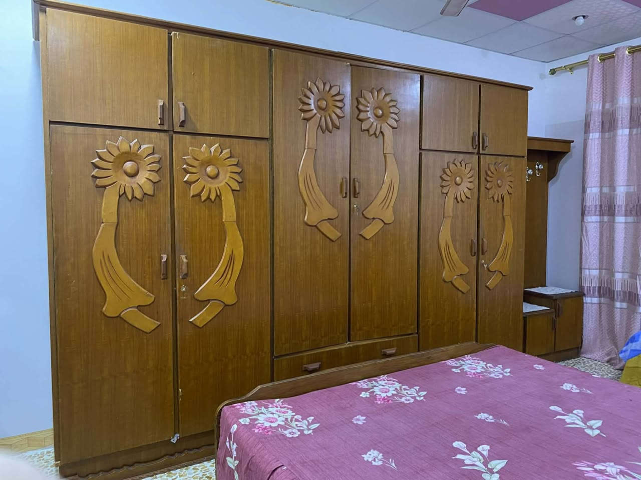 غرفة نوم للبيع خشب عراقي مكان بعشيقة السعر 850 وبيها مجال  مكلف بل نشر اتصل. ***********  /  بدون دوشك
