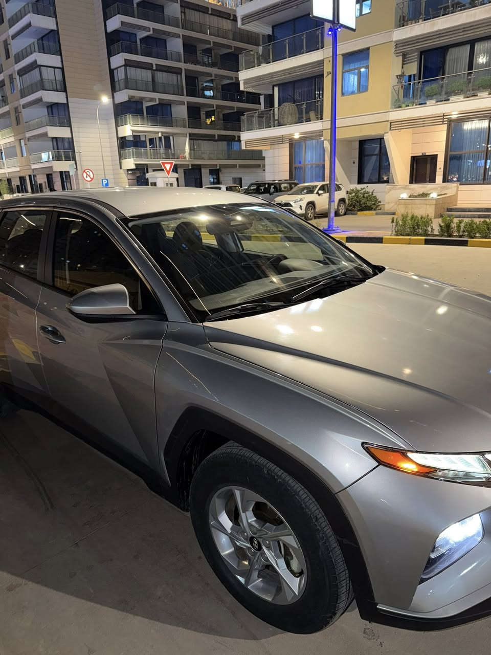 توسان 2024 أمريكي تعتبر كلين
بدون حادث فقط الشباك بدون ايرباك 
(( بدون شاصي بدون لغد بدون اي شي ))
ماشيه 40 الف السياره اخت الزيرو 
بدون اي ضربه او اي بارد ولا شخوط فقط طخه شبر با باب يم اليده 
مكاني المنصور سياره باسمي رقم بغداد 
*********** صور الحادث موجوده 
سعرها 188 ورقه سعر بيع ماكو هيج حادث
