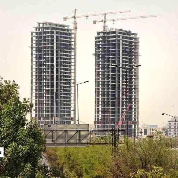 🚀 بعد سلسلة نجاحات قوية في مارينا وأبراج كاسو… اليوم نطلق فرصة جديدة تُعد من أقوى مشاريع الرصافة القادمة!

💎 مجمع الأمير السكني – مشروع ضخم بموقع استراتيجي لن يتكرر!

📍 زيونة – ملاصق لملعب الشعب الدولي، وعلى طريق سريع محمد القاسم مباشرة
موقع ذهبي لضمان أعلى نسبة استثمار + سهولة وصول استثنائية.

🏡 المساحات:
272م – 212م – 185م
بخرائط مدروسة ومساحات خضراء تمثل 65% من مساحة المشروع 🌿

💰 سعر المتر:
🔥 مليون و 650 ألف فقط — سعر تأسيسي قبل ارتفاع الأسعار

💰 نظام الدفع:
• دفعات ميسّرة كل 6 أشهر
• إمكانية الحصول على قرض عقاري
• استلام مضمون مع تخطيط عالي الجودة

🔥 ليش تحجز هسه؟
• السعر الحالي هو أرخص مرحلة
• الموقع من أفضل مواقع الرصافة
• المشاريع السابقة لنفس الجهة ارتفعت أسعارها بعد الإنجاز
• فرصة استثمارية حقيقية قبل الصعود

⛔ التسويق حصري

📲 للحجز والتفاصيل:
📞 ***********
📞 ***********
