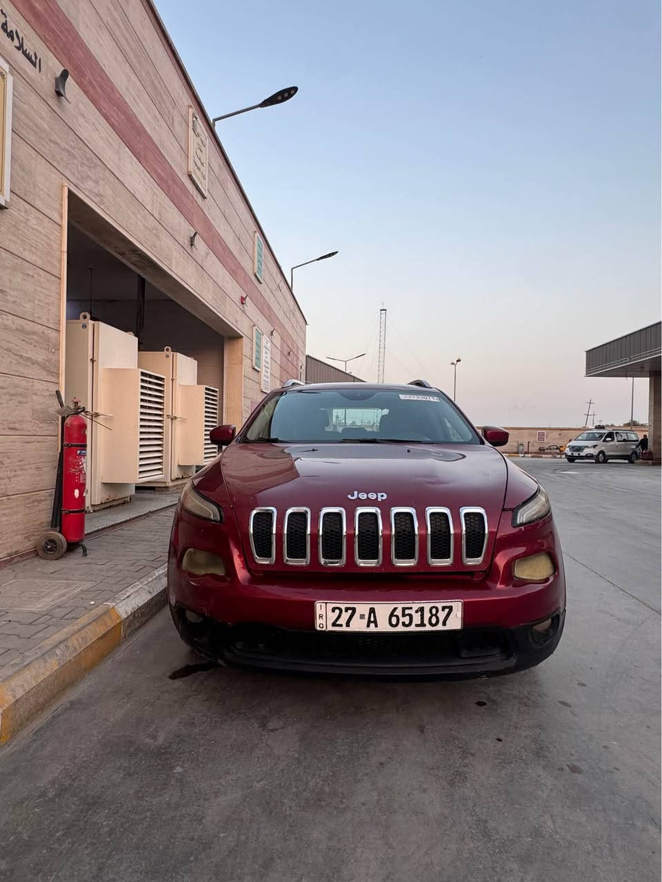 سلام عليكم 
جيب شيروكي بزون  موديل 2016 محرك ٣٢٠٠ جديد اني شاده بيدي قبل شهرين صرفيه ما بيها السياره كلش وحلوه وما تخسر بيها اي شي مكان السياره ناصريه مركز

السعر 115 وبيها مجال بيها مستعجل 

0783 882 6022 ناصرية, ذي قار
