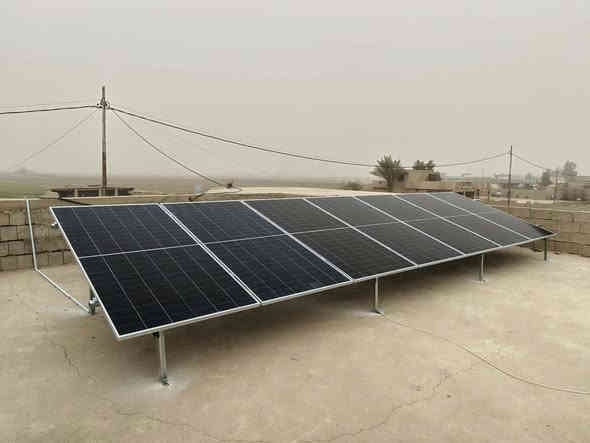 تم بحمد الله اتمام مشروع الطاقه الشمسيه في قضاء الحويجه قريه المفطاس    ... 

للأخ محمد الطلب  .... 

قدرة المنظومة:
🔹 15 أمبير نهاري في الظروف القياسية.
🔹15امبير ليلي.

مكونات المنظومة:
1. البطاريات:ليثيوم..14.5kw
🔹 ضمان استبدال 5سنوات 
2. الألواح الشمسية:
🔹 ألواح فلاديفيا 600 واط.
🔹 عدد الألواح:7 ألواح.ذات وجهين وذات كفاءة عاليه 
🔹 ضمان 15 سنة، وعمر افتراضي يصل إلى 40 سنة.

3. الإنفرتر:
🔹 إنفرتر بحجم6.25kw
🔹 ضمان لمدة سنتين.

4. هيكل الألواح:

🔹 مصنوع من الحديد المغلون المقاوم للصدأ لضمان المتانة.

التشغيل والصيانة 🛠️

🔹 المنظومة تعمل 24 ساعة يوميًا مدى الحياة دون مصاريف إضافية.
🔹 الصيانة الوحيدة المطلوبة هي غسل الألواح الشمسية بالماء كل بضعة أسابيع.

الضمان شامل لجميع مكونات المنظومة

🔹 من شركة النبع الهادر فرع الرياض 

📞 للاستفسار أو الاتصال: مهند 
📲***********_ ***********
ابو حسين 
📲 ***********

ملاحظه /توجد صيانه مجانيه لمده سنه كامله لجميع المواد

سعر المنظومه /٣ملايين و150الف 

سارع بالحجز قبل انتهاء العرض 🙅‍♂️
