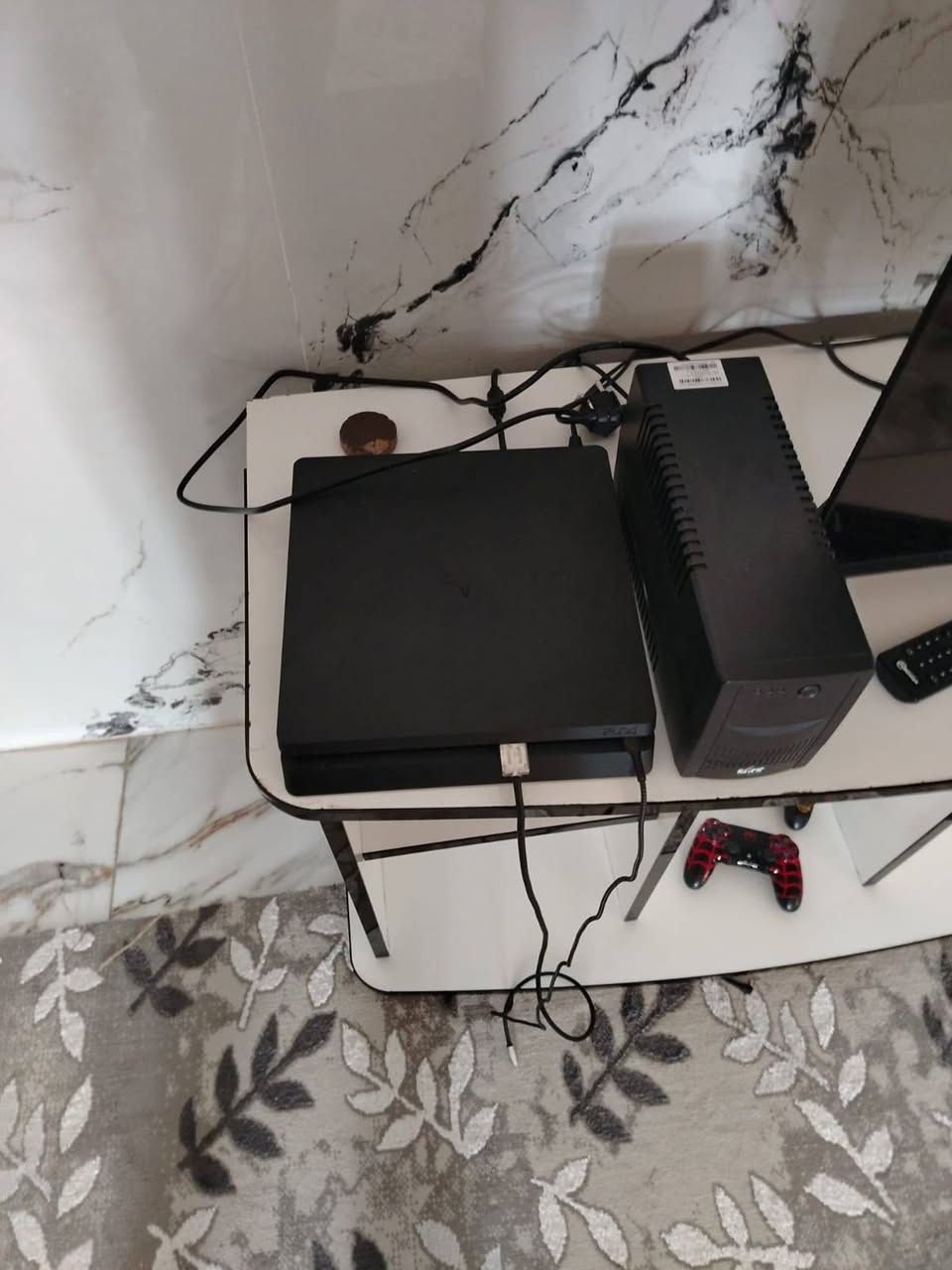 السلام عليكم 
عندي بلي 4 سلم 1 تيرا مهكر وجاهز ويا يو بي اس وشاشه
النظافه 90% فول غراضه كامله 2 يدات شغالات
الجهاز جديد طك باكيت صارلي 3 اشهر من ماخذه 
الجهاز مفوله الذاكره مالته العاب فوك ال10 العاب من احله الالعاب الي تلعبهه
مبينه بالصور 
الالعاب :
1_ God of war 4
2_ god of war Ragnarok (5)
3_ the last of us remastered 
4_ the last of us part 2
5_ horizon
6_ call of duty black ops 3 
7_ A Plague Tale: Innocence (حكاية الطاعون: البراءة)
8_ mortal Kombat 11
9_ red dead redemption 2
10_ FC 26 (فيفا)
11_ grand theft auto V (GTA V) 
رايدهن ب 450 الف للتواصل رقمي  ‏‪0786 311 1318‬‏ او *********** واتساب موجود على ثنينهن اذا مارديت راسل الرقم الثاني
