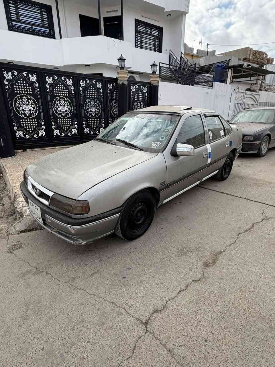 ابل فكرا موديل ٩٣ 
محرك ٢٠ كير اؤتو 
سياره بسمي 
سعر ٣٨ بييه مجال 
***********
***********
