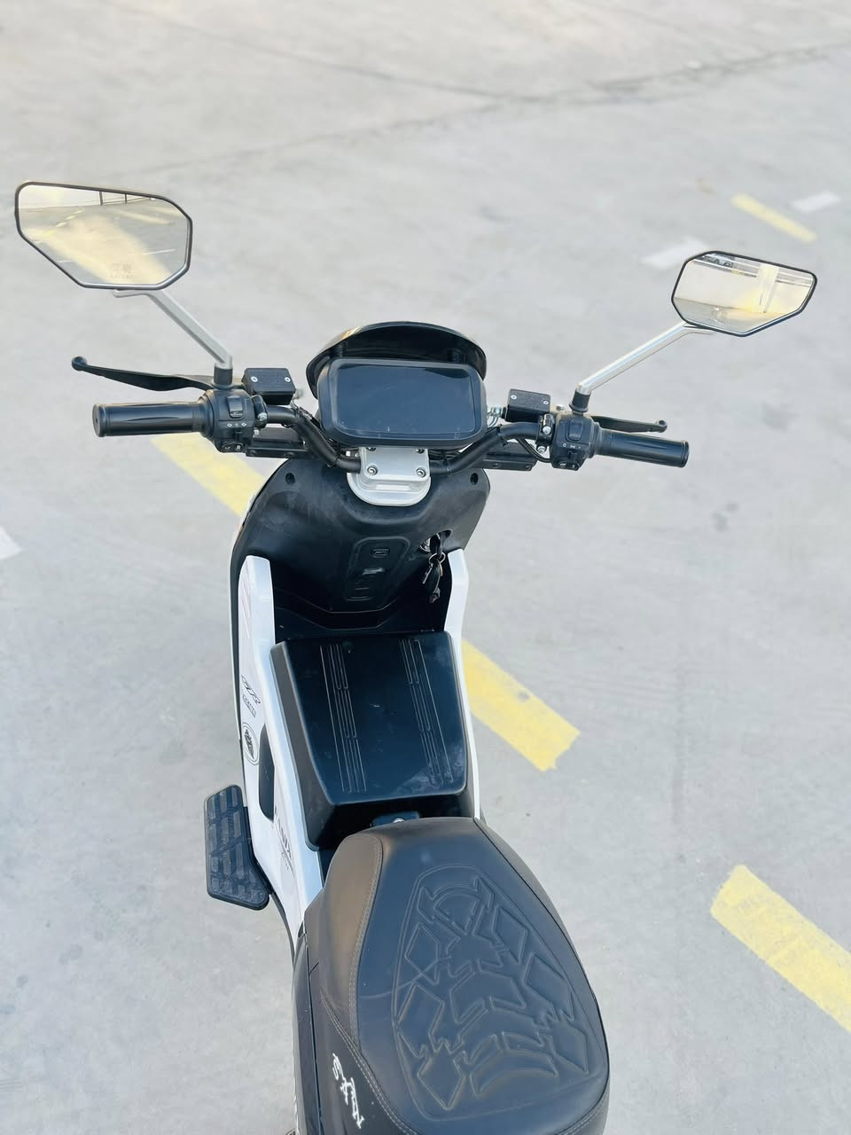 الله هم صلي على محمد وآله محمد  السلام عليك دراجه شحن للبيع نوعه رانكس موديل 2026 دراجه نظيفه مثل ماموضح 
الواصفات الدراجه 
دبل اشاره
بريك امان 
بريك خلفي
لايت ثلجي عالي ناصي 
نظام البك(R)
6 بطاريات حجم كبير
ملف 2000 واط
العنوان ديالى بعقوبه التحرير مقابيل مستشفى الحياة 
السعر مناسب اتصل و ادلل و مايكون خاطرك اله طيب للاستفسار:***********
