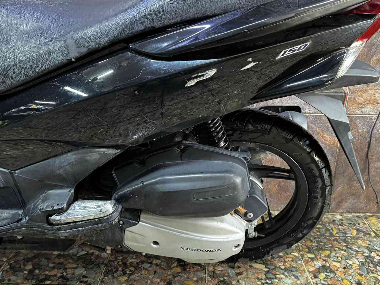 سلام عليكم دراجه بس سي اكس جيل الثاني وبيه نقص ستان تعليك ودكمه مال هورن قبغ جكمجه وشويه مكسور من جنح الخلفي طايره وصله زغيره يعني متاثر وسعرها 10 وبيها مجال 15 الف ماشيه  الاتصال ***********موقع بغداد الكريعات
