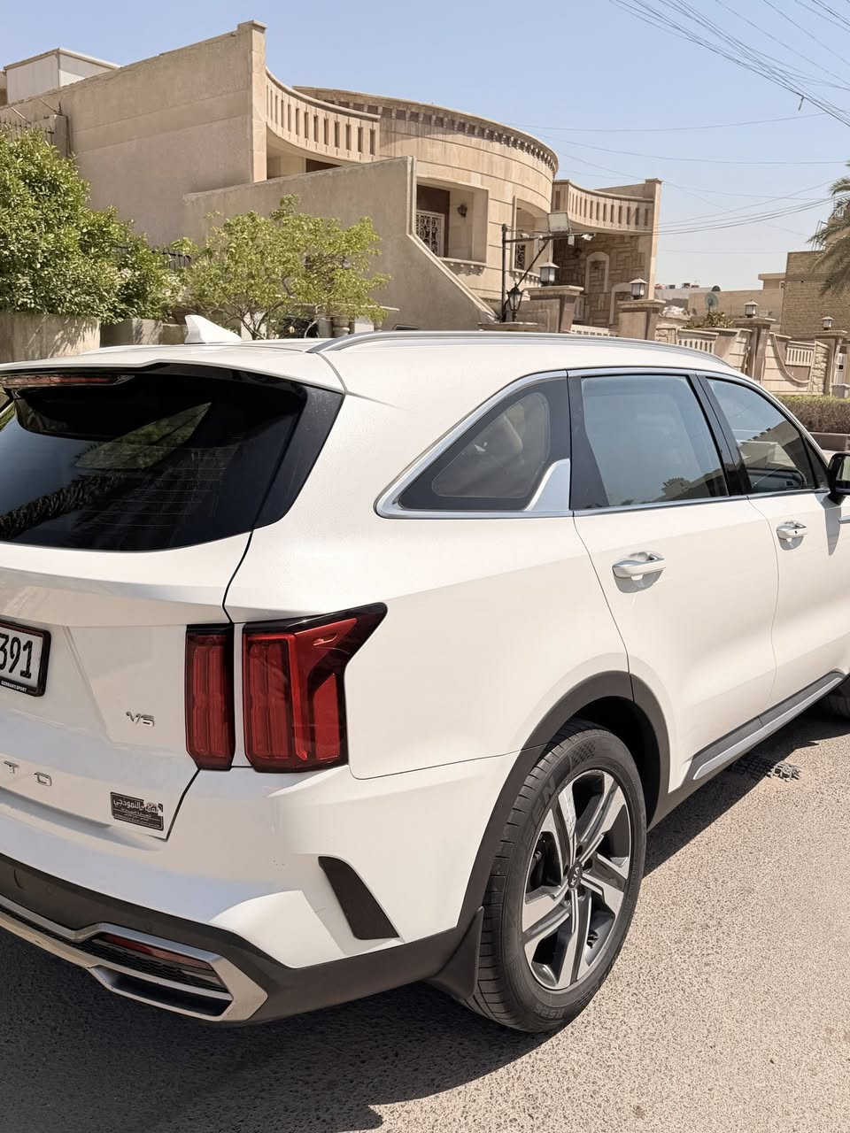 السلام عليكم للبيع كيا سورنتو 2021 رقم بغداد فول مواصفات ما عدا البنوراما صندوك كهرباء 6 سلندر جلد بصمه 7 راكب كشنات خلفي كهرباء لفكيشن شاشه اصليه جي بي اس ماشية 73 مكفوله كفاله عامه من كلشي ما عدا رصعتين بارد فقط السعر 249 ورقه وبيها مجال بسيط للاستفسار ((***********)) مكاني بغداد زيونة.
