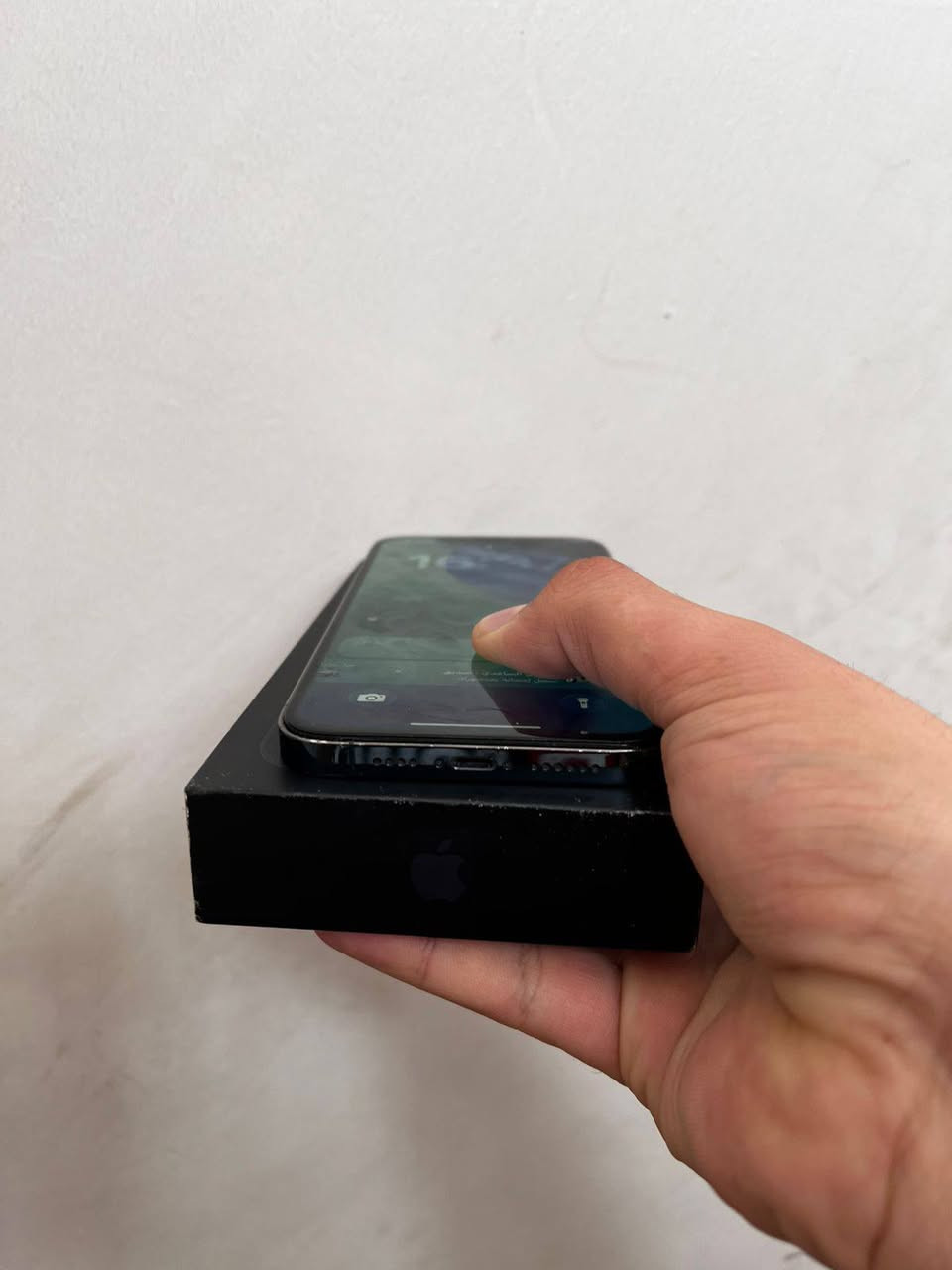 ايفون 12 برو ماكس ماستر عربي شرق اوسط غراضه كامله شاشه اصليه وضهر تليفون نضيف اذكره 256 بطاريه 79 من صبح لليل ولا تفكر بل شحن مالته كامره x5 واكفه رقم واحد ورقم ثنين شغالات تليفون كله شغال مابي ايشي واكف السعر 325 وبي مجال عنواني بغداد بلديات الاستفسار واتساب ***********
