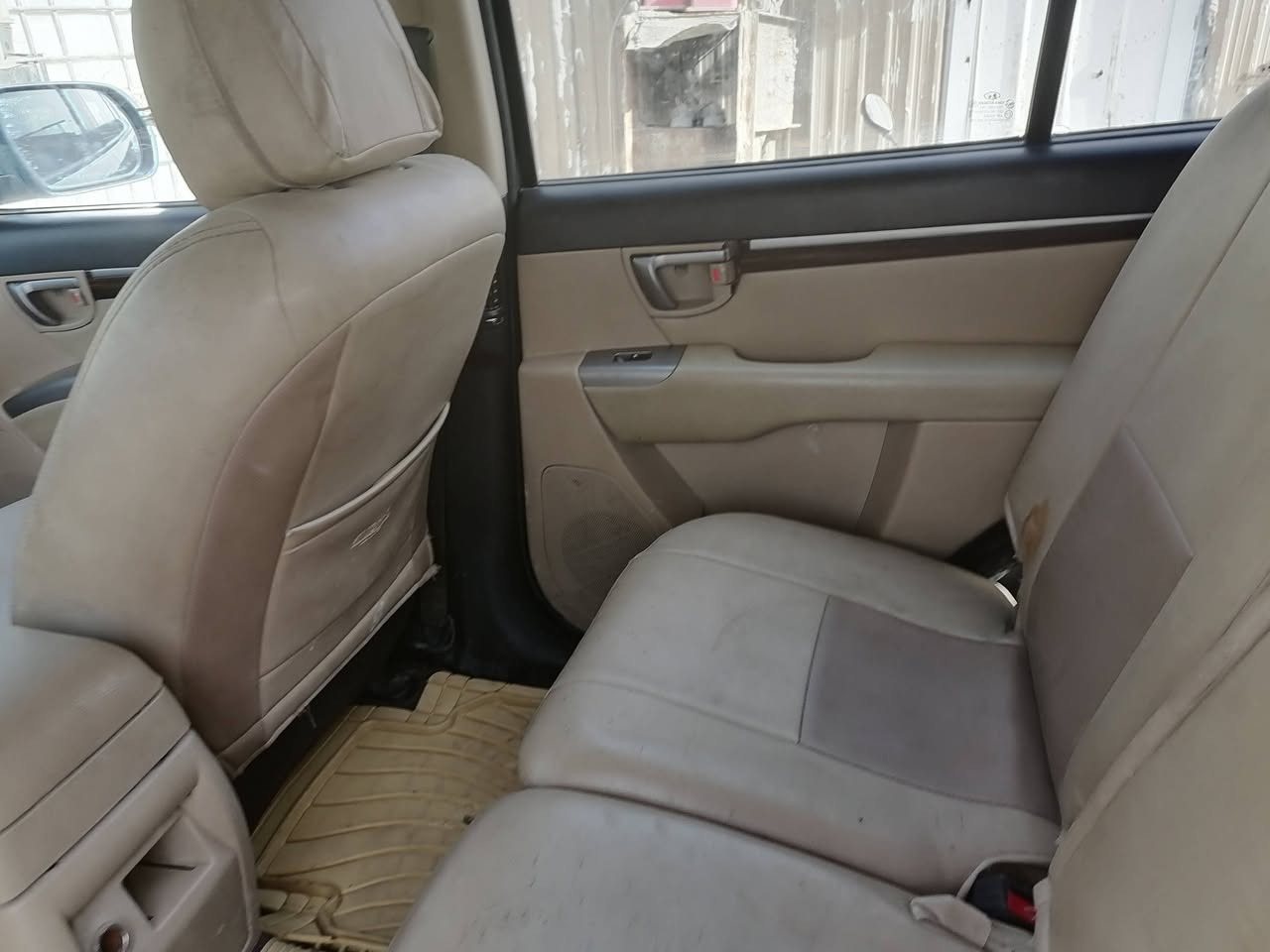 سنتافي 2012
رقم دولي بيه جاملق وباببين على بارد مكينه 6سلندر 3500
7راكب تدفئه وتبريد تحولين مباشر السعر 140 وبيه مجال
للاتصال ***********
