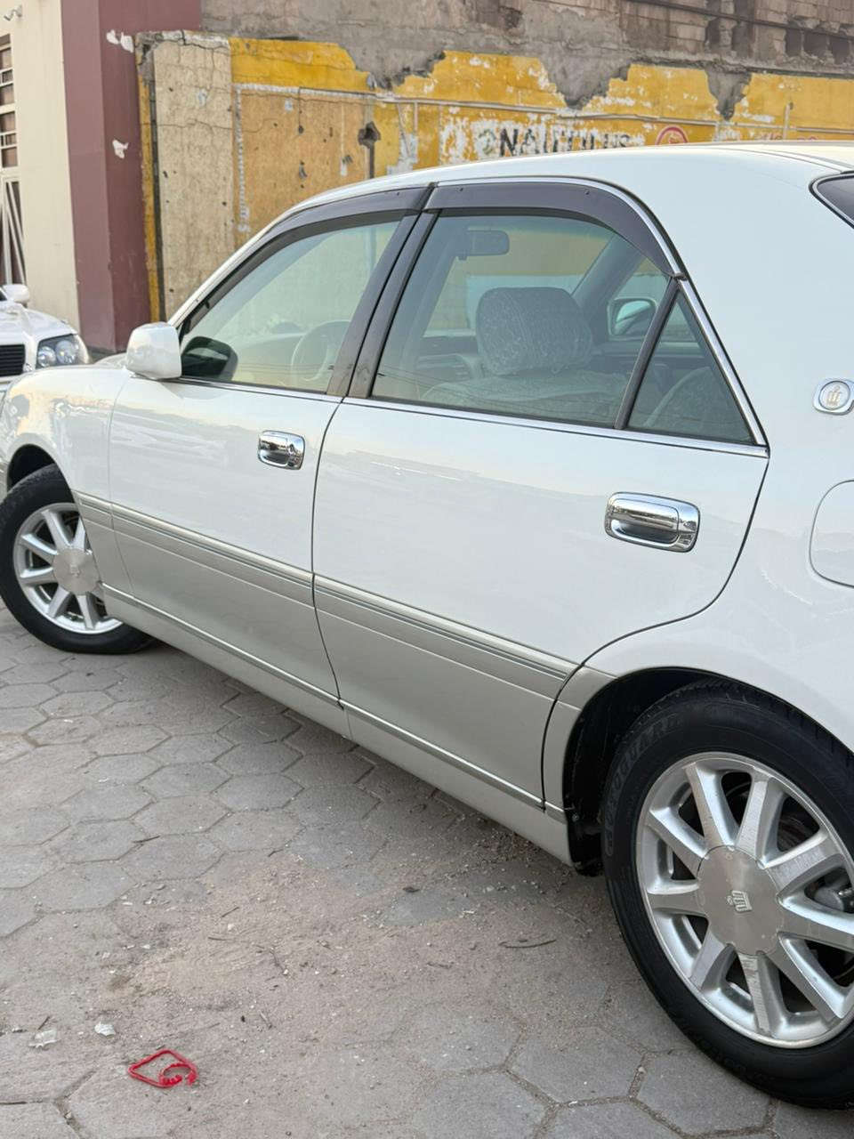 سلام عليكم ورحمة الله وبركاته
ملكة للبيع دكمتين خضراويه كرستال اصل سيارة 
كمرك مدفوع باسم شخص مو تاجر وكاله عامه وتروح اترقم كبل سيارة جديده معنى الكلمه وتجي وتشوف بعينك 
وكلشي اكو بسوك ديفور الزغيز تريك 180 تخم تاير ربع ماذب عليها ربع مكان السياره النجف حي الشرطه
 السعر 115 وبيها مجال ماعجبك السعر فدوه اعبر المنشور واني خادمك
***********
