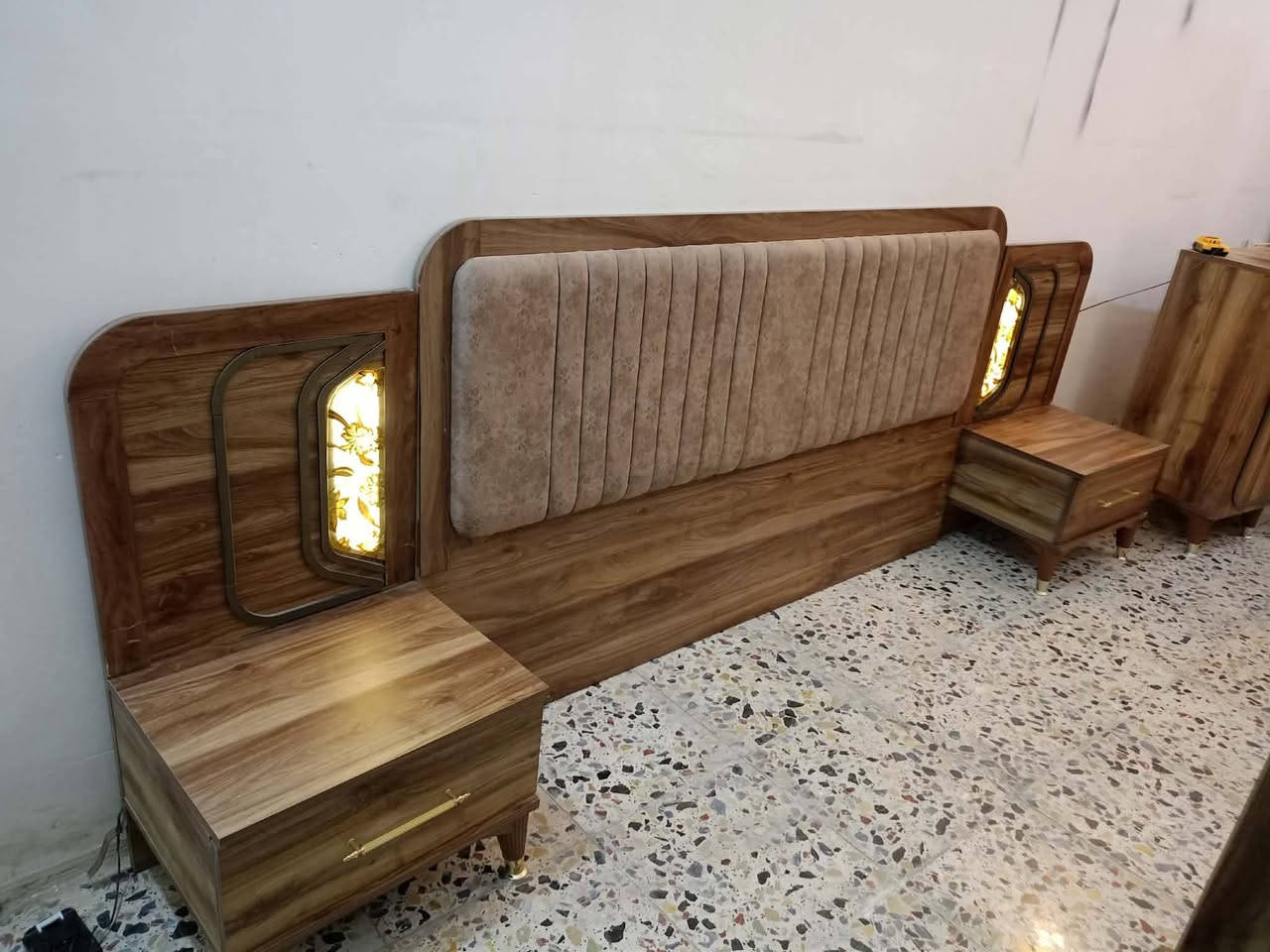 غرفة تركي 🇹🇷 مستخدام 
8 قطع  ✨✨
نضافه 90 💯
نضام ابواب 💖
السعر750   🔐 💖💸
مع شد🪛 ونقل 🚚  مجاني  داخل بغداد  محافظات بكروه


**إذا كنت صاحب هذا الإعلان وتريد حذفه لأي سبب، رجاءا أرسل رسالة إلى الدعم الفني**