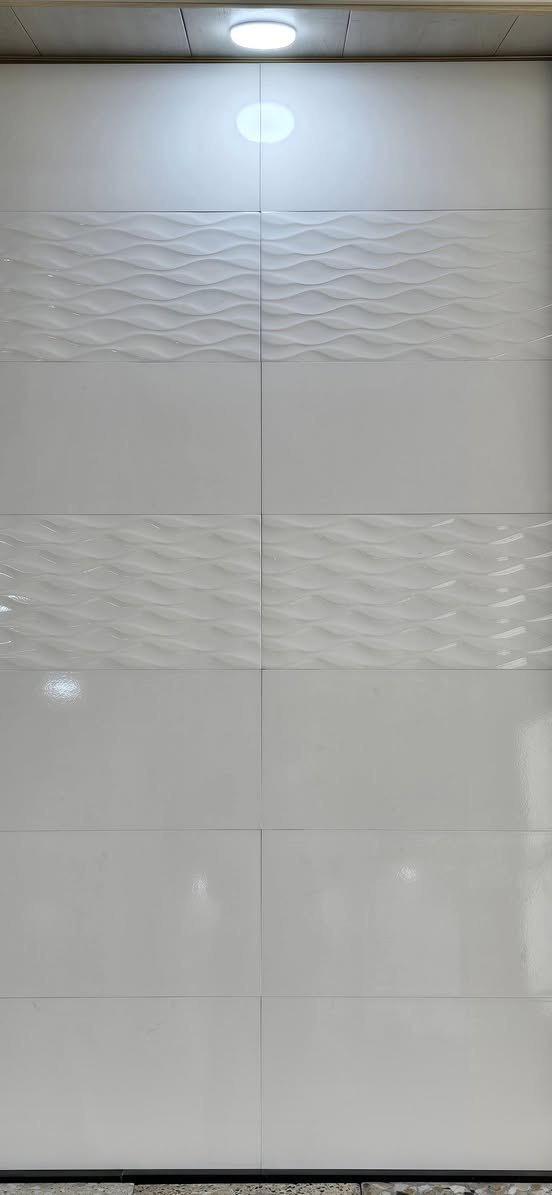 وصول بضاعة جديدة من السيراميك الأيراني الجداري الحديث بأنسب الاسعار 
العنوان : طويريج شارع الحولي قرب حلويات عقيل  . 
الاتصال : *********** 
الاتصال : ***********
