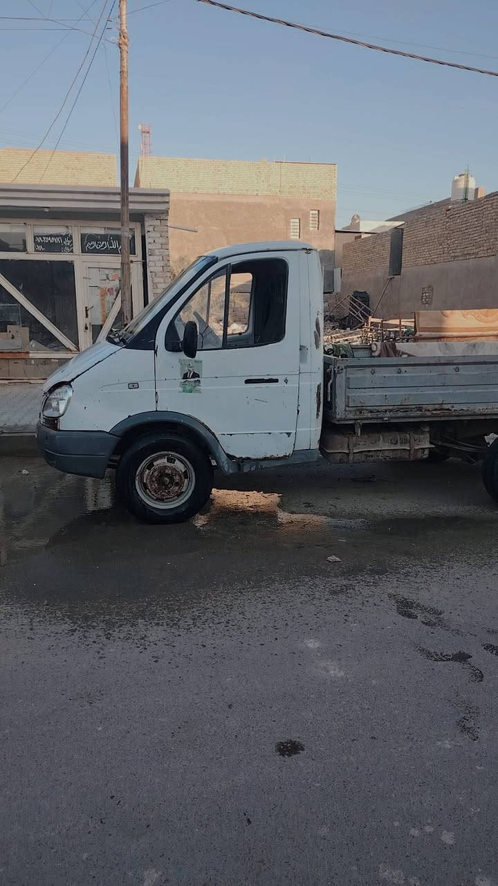 السلام عليكم للبيع كازيل روسي موديل 2003 السياره بلاديه ونضيفه احلا من الصور رقمها واسط بسمي مكينتاها بلاديه بانزين مكينه وكير واكسل مكفولات وممفتوحات جعمقه مال ستيرن شادلها مال كيا فحل ب300الف ااسياره كامله مكاني الكوت السعر 20وبيها مجال للطيبين رقمي ***********
