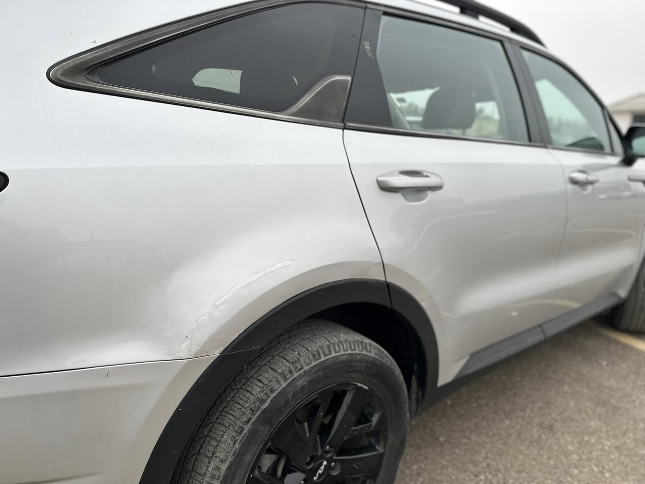 السلام عليكم
سورينتو للبيع موديل 22 فئة s xline
محرك 2500gdi تنفس طبيعي
تطعميات صاج واناره داخليه
تدفئه كشنات 
مودات قياده
كرسي كهرباء
تبريد قطعتين
ماشيه 73 الف كم
حادثها بنيد وهنا بالعراق جاملغ خلفي بارد
    (بيع فقط) 
العنوان بغداد حي اور
***********
