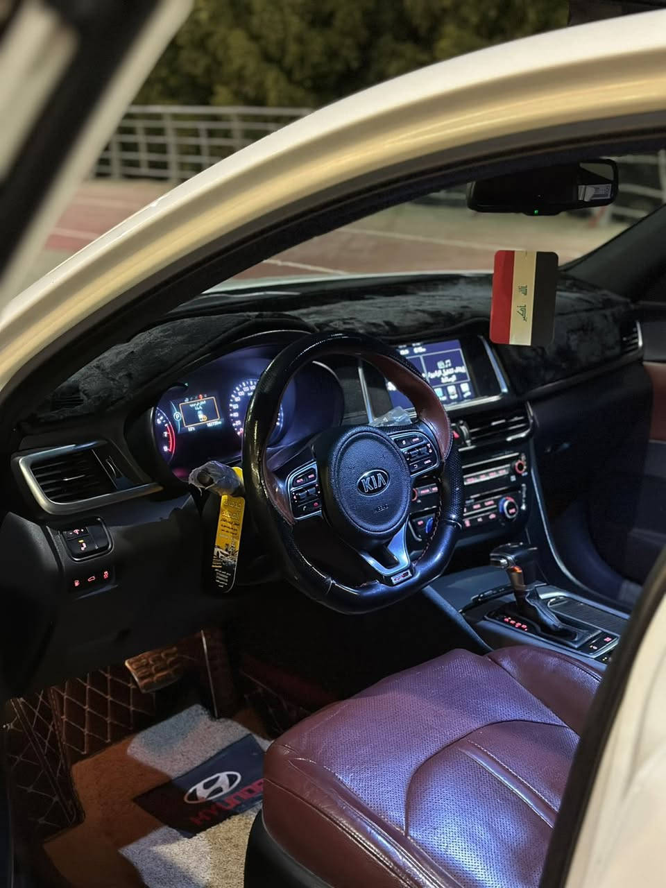 للبيع او مراوس
اوبتما 2016 خليجي
فئة جيتي لاين فول مواصفات 1/1
مكفولة من الصبغ والتبديل كفالة عامة 
فقط دعاميات بخ  الكشر كفاله 
.بصمة تشغيل و بصمة ابواب 
.بنوراما
.خمسة كامرات جانبيه + إماميه + خلفيه 
.كشنات جلد لون ماروني 
.داخل احمر بلاد 
.كشنات كهرباء + تبريد تدفئه كل الكشنات 
.هندبريك بصمة 
.كشن خزن ميموري 
.رادارات بلمري
.تدفئه ستيرن 
.حساسات إماميه + خلفيه 
.اريل افتيشن 
.شحن لاسلكي 
.بردات خلفيه 
.شاشه عرض بلاديه 
.فول تحكم ستيرن + شفتات 
.زنون عالي ناصي 
.تبريد بيانو 
.ثلاث انضمة قيادة 
.محرك 2400
.تخم تايرات جديده
السياره بيها مواصفات هوايه 
السياره جديده بمعنى الكلمة تجي وتشوفها 
رقم بغداد جديد باسمي دولي هزه وسنويه جدد تحويل ثاني يوم
السعر 170  
مكان رمادي
***********
