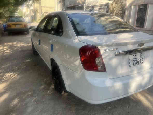 السلام عليكم فورنزا موديل ٢٠٠٧ للبيع او امراوس السياره جاهزه من كلشي كير ومكينه مكفولات صدر جديد تبريد ثلج تخم تاير كهربائيات شغاله جاهزه صبغ ٣ قطع السعر ٦٠ وبيها مجال مكان بغداد الحريه للاتصال ***********
