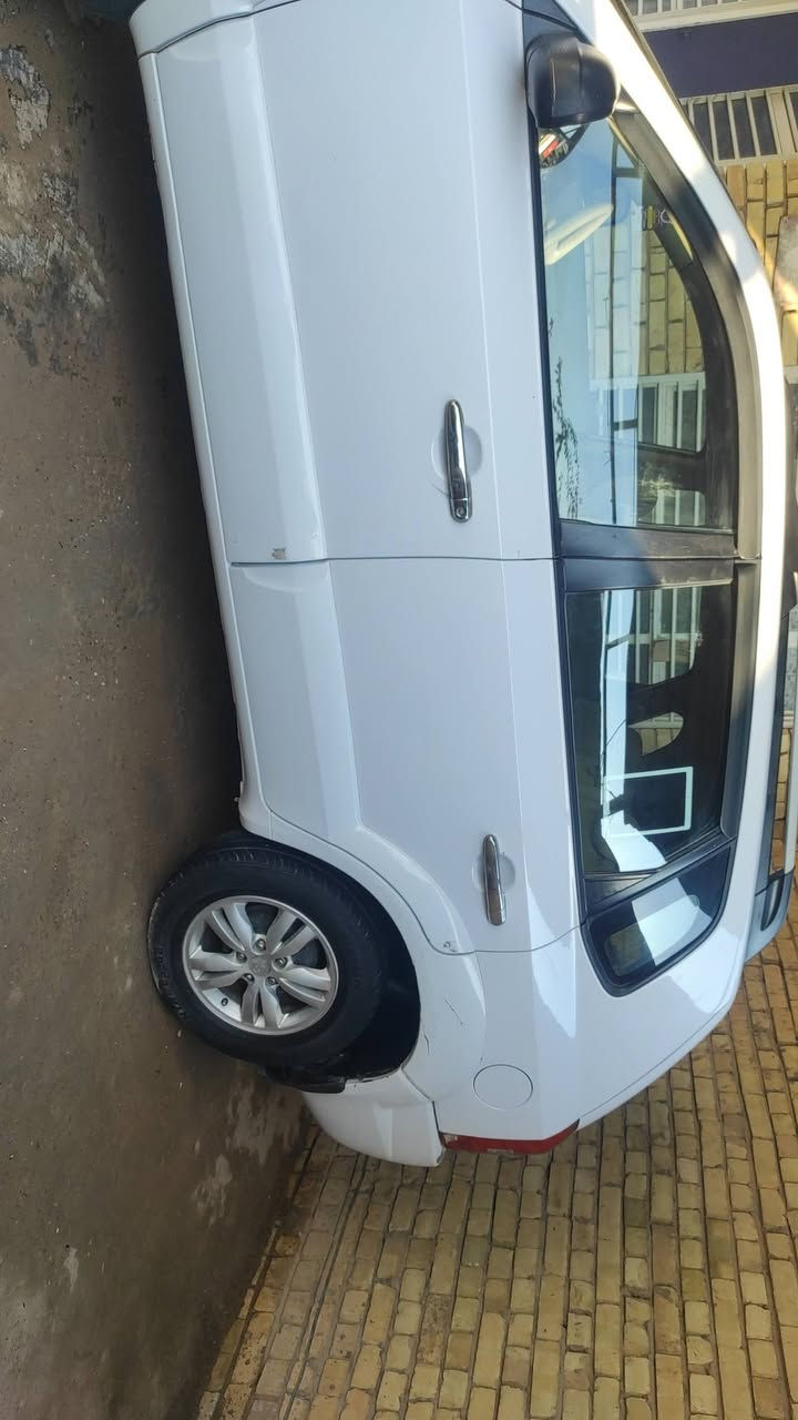 السلام عليكم توسان 2010 رقم بغداد بأسمي
خليجي مكفولة فقط بارد بالجاملغ ولباب تقريب ربع 
مكاني بغداد نهاية حي اور  
ّالسعر 128 وبيها مجال 
تجي وتشوف  تواصل على الخاص وهذا رقمي 
***********
