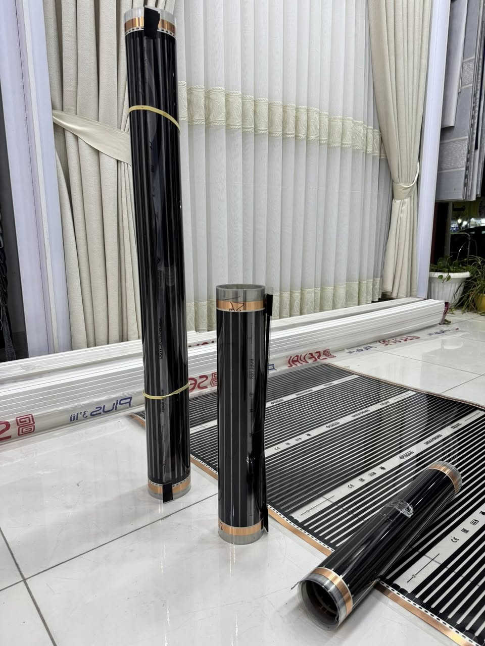 به ريزان جيگره وى شوفاش مان بو هيناون به هـه رزانترين نرخ كواليتى زور به رز  كاره باى زور كه م پيوسته بو هه 4 مه تريك 1 ئه مپير كاره باى ئه ويت ويكيلى سه ره كى ئيمه ين به و پرس نين له ته قليد سفتيه زور سه لامه ته قياساتى به دلى خوتانه پانى ١مه تر دريژى له سه ر ته له به ى خوتانه هه ركه س ئه ره زوى وه رگرتنى وه كاله ت ئه كات په يوه ندى مان پيوه بكات به ريزان تكايه ئاگادار بن ئه م جيگره وى شوفاشه بو ژير سيسه م نابيت دوشه كى توبى دوشه كى ئيسفنج بوژير ئه مانه نابيت تكايه ئاگادار بن‼️ ١ مه تر پانه
ناونيشان.سليمانى سه ردووسايدبه كره جوى تازه 
‎***********.                          گه ياندن به رده سته. 
***********
اعزائي تبديل شوفاش متوفر لدينا بأرخص سعر و بكواليتي كلش عالي  بصرفية كهرباء قليله لكل ٤ امتار فقط ١ امبير  و لدينا وكاله رئيسيه نحن غير مسؤلين عن تقليد المنتج و المنتج امن ١٠٠٪؜ تستطيع ان تضع المنتج تحت الفرش او تثبيته تحت خشب الارضيه او تحت السيراميك و اي شخص يرغب بالمنتج نعطيه وكاله و توصيل متوفر لكافه محافظات كوردستان و العراق 
العنوان السليمانيه .سايدين بكرجو الجديده مقابل ماركت چوفين ***********
