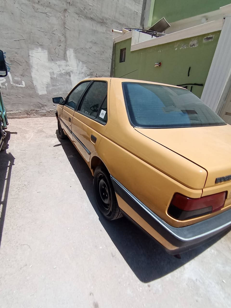 بيجو ٤٠٥ GLX 2012 
كفاله عامه بيه صبغ  
بالجاملغ الامامي فقط
بدون ضربة 
لاضربة ولاصبغ ولاتبديل 
مكينه وكير وحدادية كفاله 
تبريد ثلج 
رقم بغداد انكليزي 
مصفره غرامات وهيئه 
راعية بالنجف  

نقص بيه كيلو متر ميشتغل 
وكتف تبريد يشكل 
مرتبط بعمل ما فارغ اسويهن 
مكاني نجف  ٣٧ وبية مجال 
*********** واتساب
