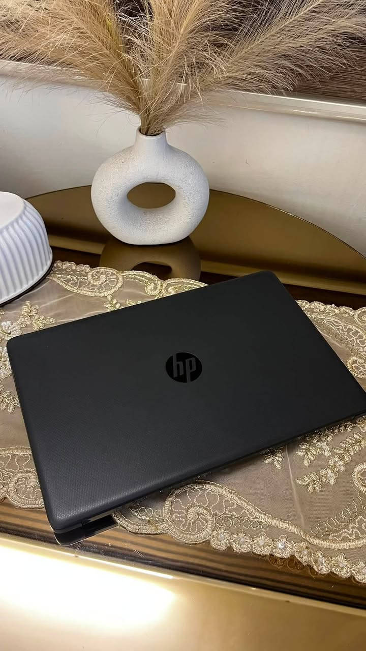 إعلان بيع لابتوب (HP 255 G7)
للبيع لابتوب HP بحالة ممتازة جداً ونظيفة (نظافة عالية). الجهاز جاهز للاستخدام ومواصفاته ممتازة للمهام المكتبية والدراسية.
المواصفات التقنية:
 الموديل: HP 255 G7 Notebook PC.
 المعالج: AMD Ryzen 5 3500U.
 الذاكرة العشوائية (RAM): 8.00 GB.
 نوع النظام: 64-bit operating system, x64-based processor.
ملاحظات إضافية:
 الجهاز نظيف جداً ومحافظ عليه.
 مناسب جداً للطلاب والموظفين وللاستخدام المنزلي.
المكان:بغداد
للتواصل:***********
