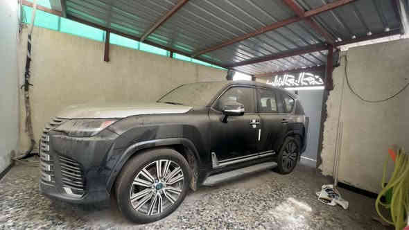 لكزز مديل ٢٣ بلاتينيوم ٢٥ سماعه على وضع الشركهه اخذتت وخزنتهه ماشيه ٧ الاف فقط مكفوله كفاله عامه حته من الزلغ السياره بسمي مباشر ورقمهه مميز سعر ١٢ شده ونص رقمي ***********
