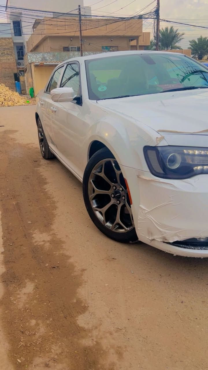 سلام عليكم 
اوباما موديل 2016 s
مواصفات 
فتحه بانوراما 
كشنات جلد كهرباء 
شفتات ستيرن 
كروس سرعه 
دمام 
سقف اسود بلادي 
لايت زنون 
ويل عشرين 
ملاحضه السياره كلين 
ماشيه ١٢٠ 
رقم أربيل الجديد 
السعر ٢٥٥ وبيها مجال بسيط 
أي ستفسار الاتصال ***********
