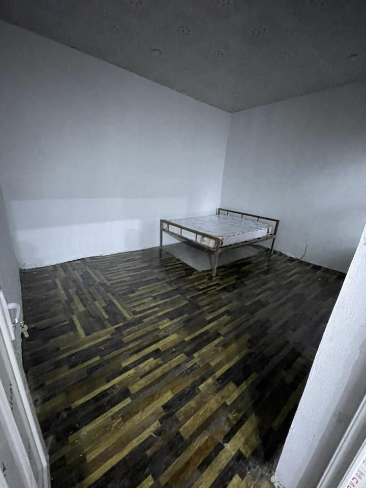 مزرعه مساحه 375 كافه الخدمات خلف مطعم واثق تبعد عن شارع العام 600 متر
500 متر تبليط 
100 متر سبيس 

للاتصال ***********
