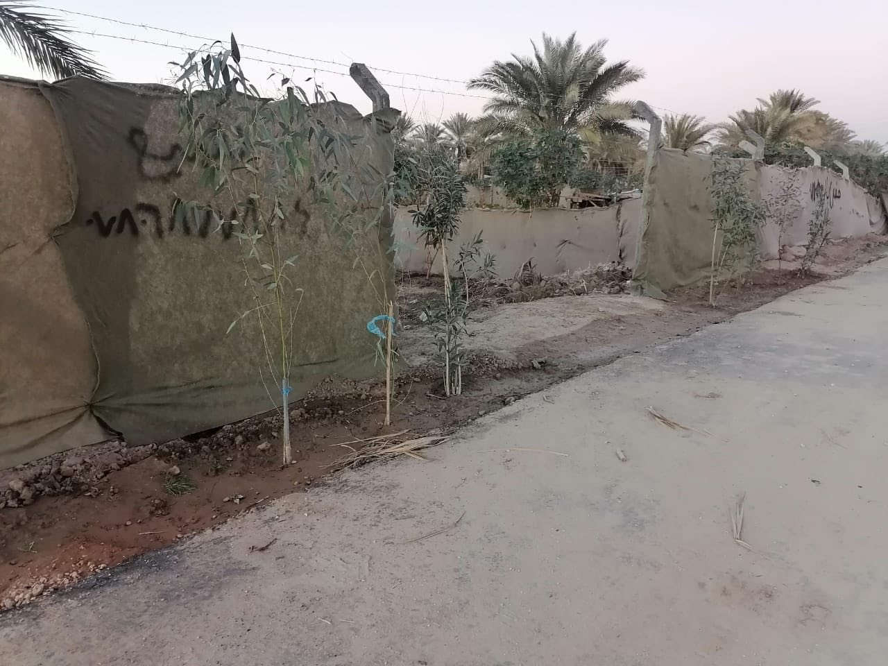 قطعة للبيع طابو زراعي اقرار محكمة من المالك المساحة ٥٠٠ متر.. كافة الخدمات كهرباء  ماء  تبليط أمام القطعه عرض الشارع 10 متر . المكان ..شارع بغداد كربلاء عمود ١٦٥ قرب منتجع الرحمن.. السعر ٣٨ مع مجال قليل للاستفسار الاتصال بالرقم
***********
