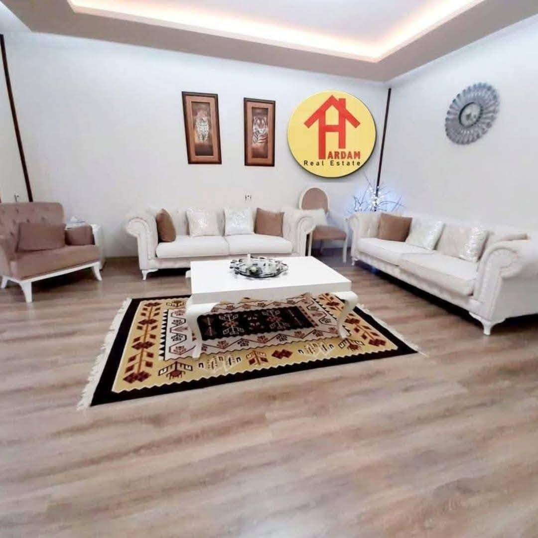 🏡 خانوو بۆ فرۆشتن لە گەرەکی هەرەوەزی
✅ رووبەری :— ٢٠٠ مەتر ١ قات 

✅ رووی  :—  ئەزمەر  

✅ پێشی  :— ١٠ مەتر  

✅ پێکھاتووە لە  :— حەوشە و گەراج  ، مەدخەل  ، میوان و هۆل کراوە ،  مەتبەخ   ، مساعد مەتبەخ  ،  ٢ نووستن  ، مشتەمەلات ، رووناکی  ،  هەورەبان  ، ژێرزەمین 

📌 تایبەتمەندی خانووەکە 📌    سەقفی مەغریبی  ،  ئەرزی لامینات ( تەختەیە ) ،  دەکتی موبەریدە   .. 

بۆ نرخ ژمارە ١ لە کۆمێنت بنووسن راستەوخۆ نرختان بۆ دێ 

بۆ زانیاری زیاتر پەیوەندی بکەن بە 

 نوسینگەی ھەردەم 

📍ناونیشان  :— گردی سەرچنار - پشت شووقەکانی بەھاران — بەرامبەر مزگەوتی بیلالی حەبەشی

📞 ژمارە موبایل  :— *********** - ***********
📞  ژمارە ڤایبەر  :— ***********

📢 تۆی بەرێز گەر خانوو یان شووقە یان زەویت ھەیە 
دەتەوێت  بیفرۆشیت یان بەکرێ بدەیت 
ھەر ئێستا پەیوەندی بکەن بە
نوسینگەی ھەردەم  
ناونیشان و زانیاری و رەسمی  بنێرن بۆ 
ڤایبەر یان  وەتسئەپ 
بۆتان بڵاودەکەینەوە
