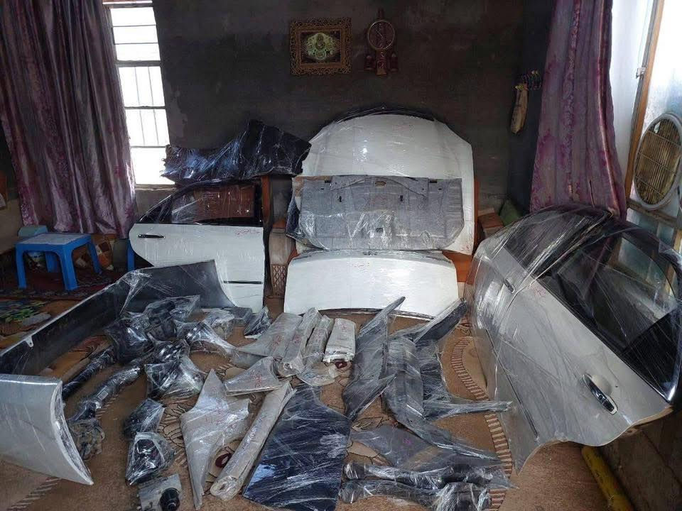 سلام عليكم غراض تفصيخ حاويه شاهينه للبيع شلعه وحده والعلى باب الله نتساهله بيهن الموقع ذي قار ، قلعة سكر للتواصل ***********
