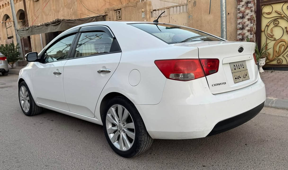 سيراتو خليجي موديل 2010
بيهه بارد اباب الصدر 
مكفوله من الصبغ
تبريد ثلج
حداديه جديده
السياره جديده جدا
السعر
95 وبي مجال قليل
***********

