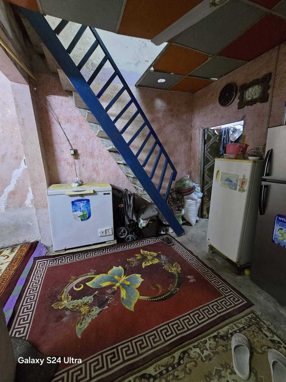 بيت لبيع بشارع المطار الجديد المساحه ٥٠متر يحتوي على غرفه وصاله ومطبخ وستقبال وصحيات السعر ١٤ وبي مجال البيت قريب على الشارع للستفسار *********** مكتب بركات ام البنين قرب اسواق فدك مقابيل شارع السبيس
