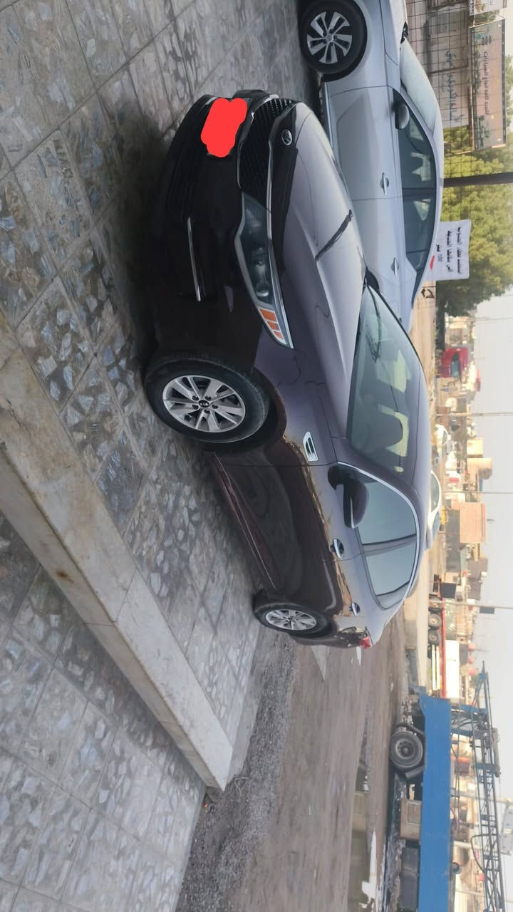 السلام عليكم سيارة كيا اوبتيما وارد امريكي مديل ٢٠١٧لون كرزي السيارة مكفولة تقرير مياه الأمطار تعمل وتسير من امريكه ماشية ٨٢ميل السعر ١٤٠ وبيها مجال السيارة رقم بصرة بسمي انكليزي رقم ***********
