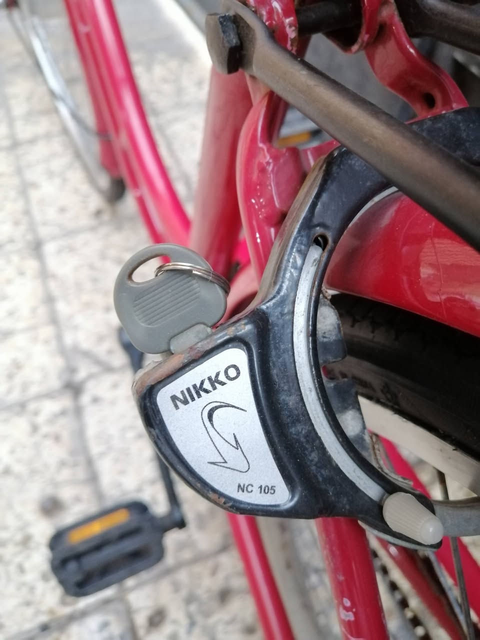 السلام عليكم
باسكل بناتي حجم 26 وضع حاوية
قفل تاير حساس داينمو 
مكاني حي الجهاد قرب جامع النور
السعر تواصل خاص *********** واتساب
