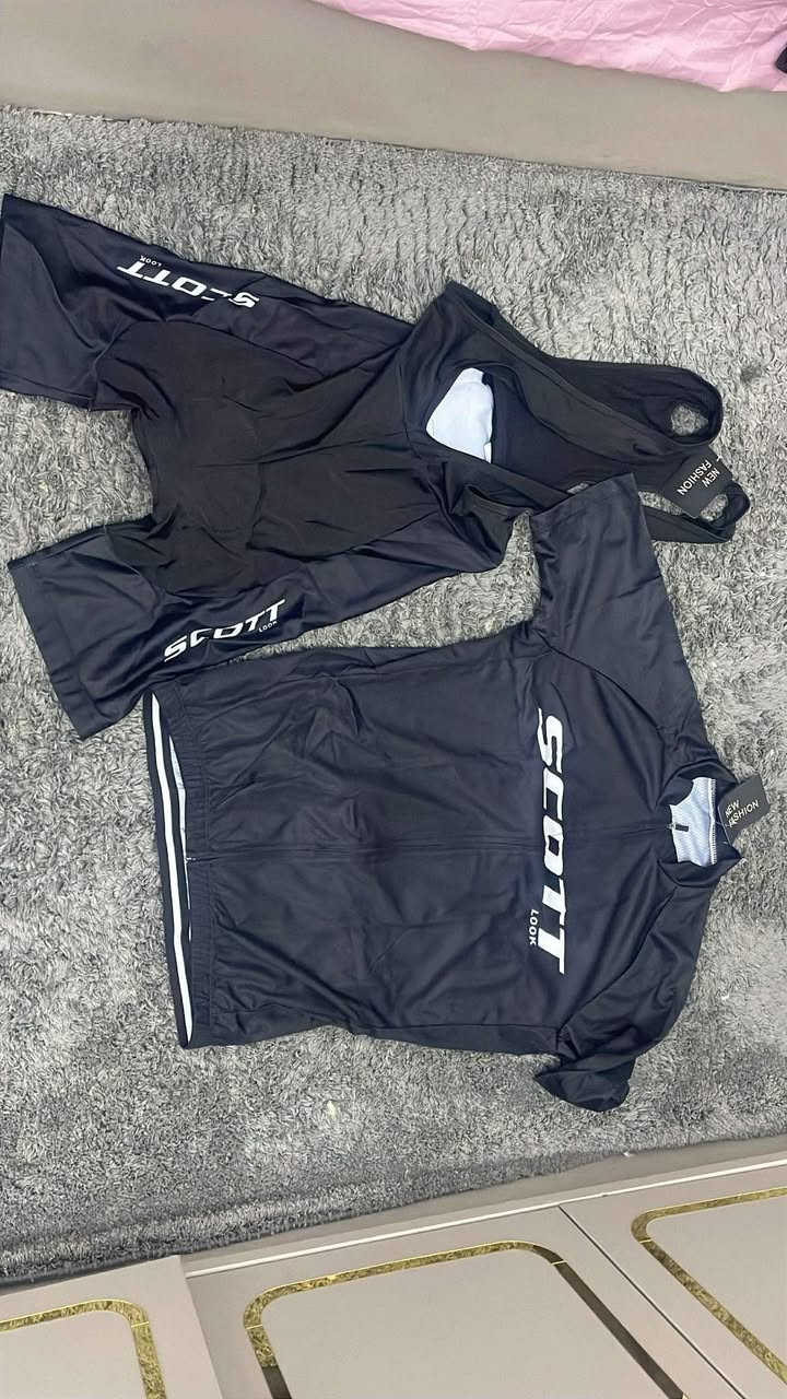 ملابس دراجات هوائية
قياس XL
السعر 15 الف


**إذا كنت صاحب هذا الإعلان وتريد حذفه لأي سبب، رجاءا أرسل رسالة إلى الدعم الفني**