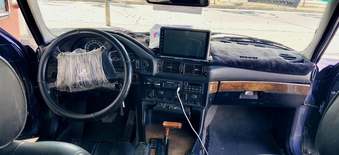 السلام عليكم  BMW 525موديل 1995 اصل محرك دجتل كير اوتماتيك شرط تخم تاير جديد لون رصاصي فيراني بي جلح قليل سلايت سنويه لل 30 السعر 75 قفل للأستفسار *********** المو شراي لا يتصل ويكسر بسعر
