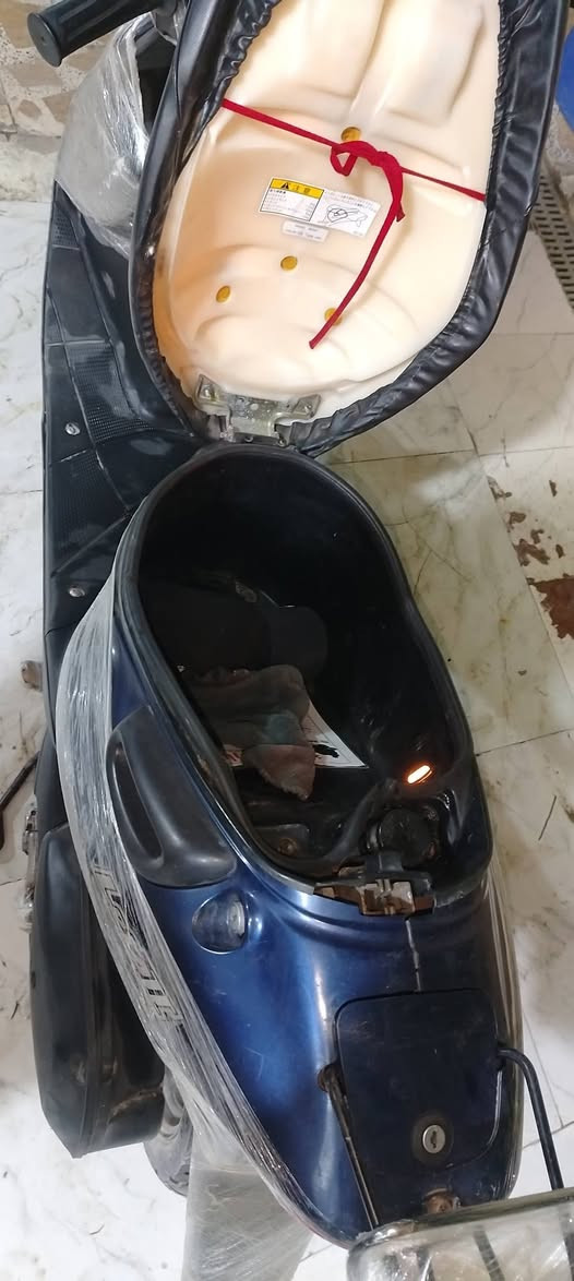 سلام عليكم خوان دراجة سازوكي جنطه
للبيع صار شهر طالعة من وكالة 
نضافة كدام عينك بعدهة علا شكل وكالة برغي مامفتوح بيهة 
لون ازرق كلشي شغال بيهة ماناقص اي شي 
سعرهة 650 وبيهة مجال قليل رجاا لحد يكسر بسعر لاتعامل شراي تعال تصال لو خاص وانة خادم تشلع عيوني 
اوراق اصولي 
مكاني حي المعلمين الجديد 
قرب جسر زهور 
رقمي ***********
