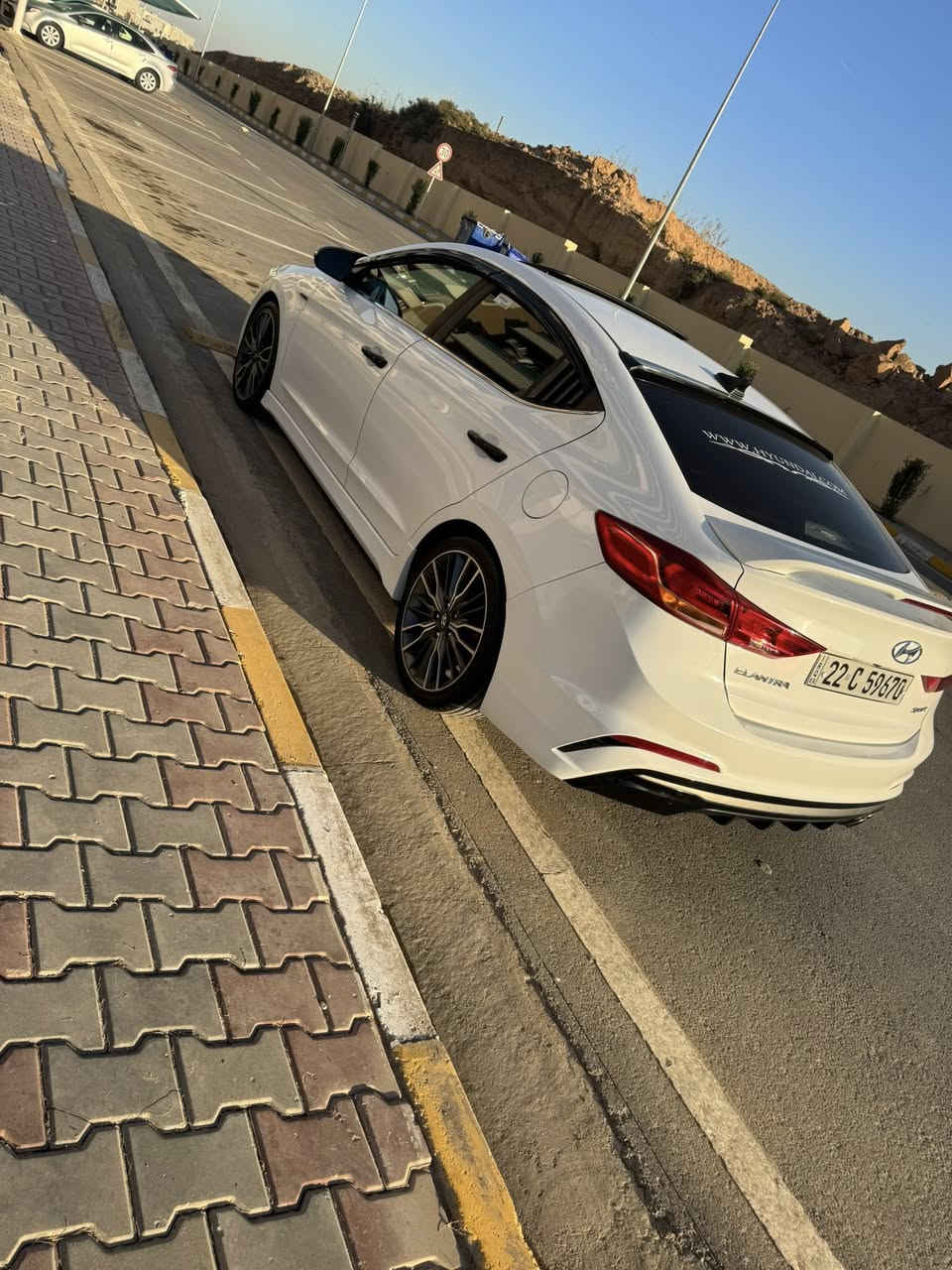 السلام عليكم 
النترا 2018 
ماشيه 112
ضرر اب امريكا داير  وراء تعديل بي دي ار بلعراق بيدي انطخت باب وراء صبغ شبرين فقط بدون دواخل 
مكينه قبغ ولفات فقط مفتوح
مواصفات فول سبورت
هزه وسنويه جديد
كوبون بانزين
السعر 152 بيها مجال بسيط
***********
***********
