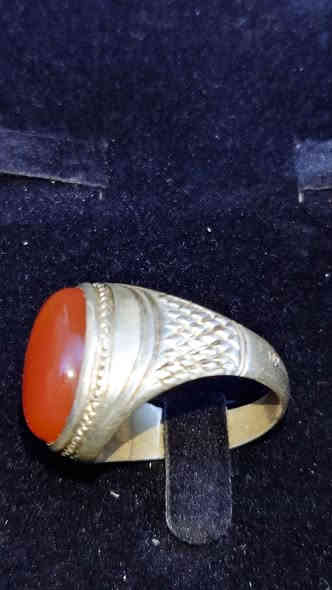 عقيق يماني طبيعي صياغة يدوي السعر 55الف العنوان بغداد زعفرانية فضه 925الهاتف *********** بغداد
