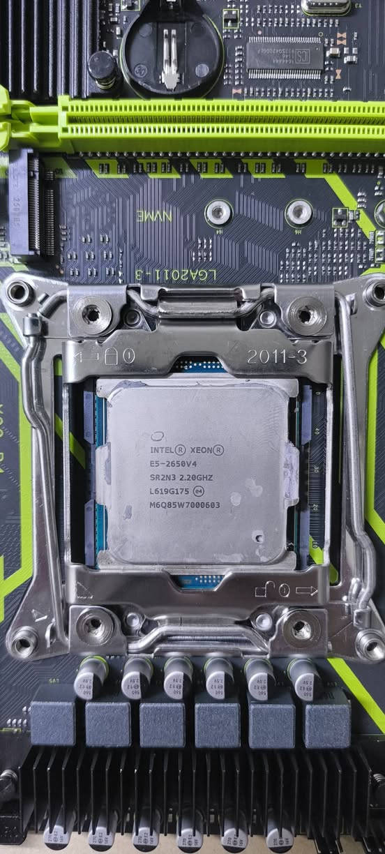 مذر بوردddr4 مع معالج كامل جديد 
ومعالج اضافي ويمك الصور
الي يفيدنه ينطيني سعر وبالعافيه


**إذا كنت صاحب هذا الإعلان وتريد حذفه لأي سبب، رجاءا أرسل رسالة إلى الدعم الفني**