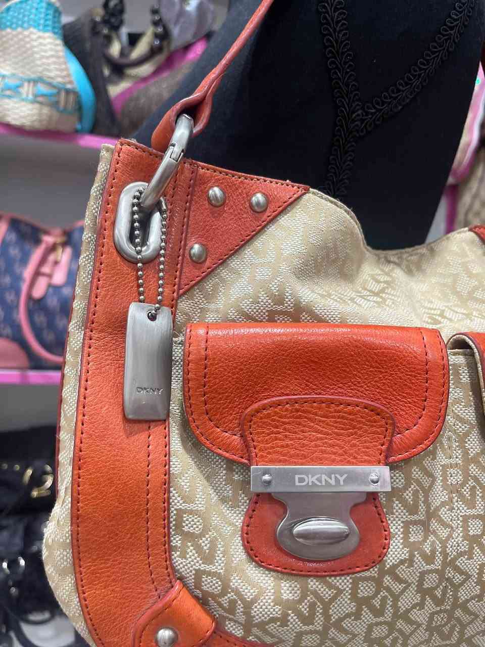 حقيبة ماركة DKNY اصلي
السعر : 35


**إذا كنت صاحب هذا الإعلان وتريد حذفه لأي سبب، رجاءا أرسل رسالة إلى الدعم الفني**