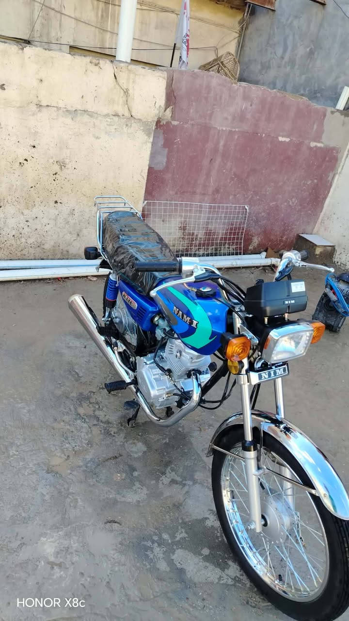 السلام عليكم دراجه نامه موديل ٢٥ مكفوله كفاله عامه أوراق كامله مامفتوحه كهربائياته كله شغاله مابيه اي نقص ماشيه ٩٠٠ كيلو مكان حله مركز مدينه سعر ٧٠٠ وبيه مجال *********** شراي يتصل
