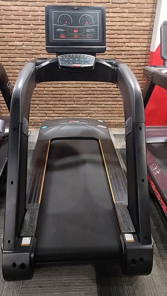 🏃‍♂️ National Bodyline T-REX 2.0
جهاز سير كهربائي احترافي (Commercial Treadmill)

المواصفات:

* محرك AC بقوة 8 HP (4 HP تشغيل مستمر).
* سرعة من 1 إلى 20 كم/ساعة.
* ميلان كهربائي أوتوماتيكي 20 مستوى.
* مساحة الجري 59 × 162 سم.
* يتحمل وزن حتى 200 كغم.
* شاشة LED تعرض:
    * الوقت
    * السرعة
    * المسافة
    * السعرات الحرارية
    * النبض
* نظام امتصاص صدمات لحماية الركبتين والمفاصل.
* هيكل تجاري قوي للاستخدام المكثف.
* مناسب للنوادي الرياضية، الفنادق، ومراكز اللياقة
المكان : الديوانية 
للتواصل خاص او على الرقم 
***********
