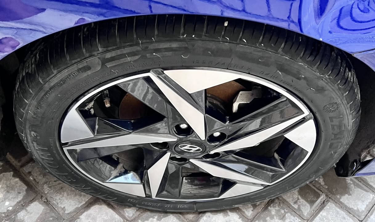 السلام عليكم
ويل النترا مع التايرات تايلندي صارلي 5 اشهر من شادهن موديل 23 حجم 17 اصلي 
للبيع السعر 300 الف قفل
العنوان مدينه الصدر
***********
