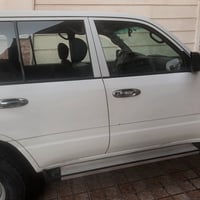 ندكروزر موديل 2000 مابيها حادث كير عادي لون ابيض مصبوغة عام  رقم اربيل...